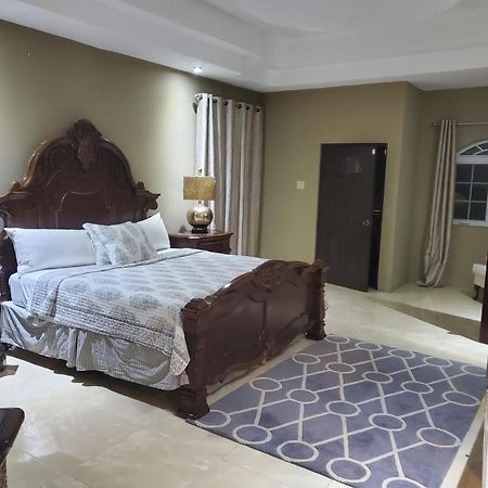 The Palms- Caribbean Estates -10 Minutes From The Beach- Gated Community Portmore Ngoại thất bức ảnh