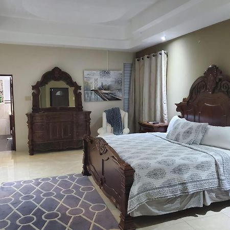 The Palms- Caribbean Estates -10 Minutes From The Beach- Gated Community Portmore Ngoại thất bức ảnh
