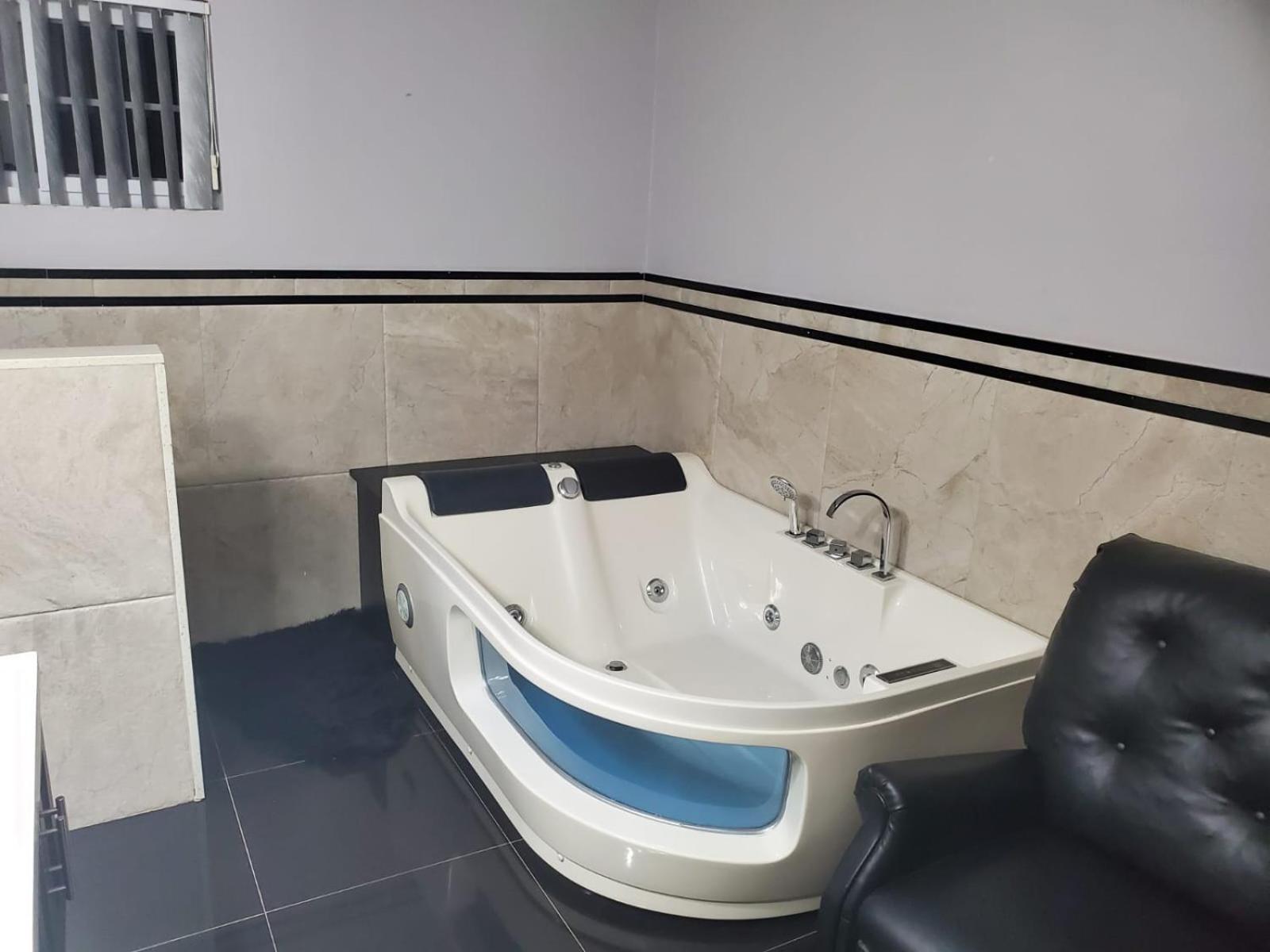 The Palms- Caribbean Estates -10 Minutes From The Beach- Gated Community Portmore Ngoại thất bức ảnh