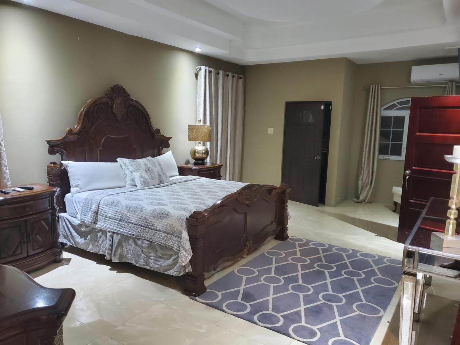 The Palms- Caribbean Estates -10 Minutes From The Beach- Gated Community Portmore Ngoại thất bức ảnh