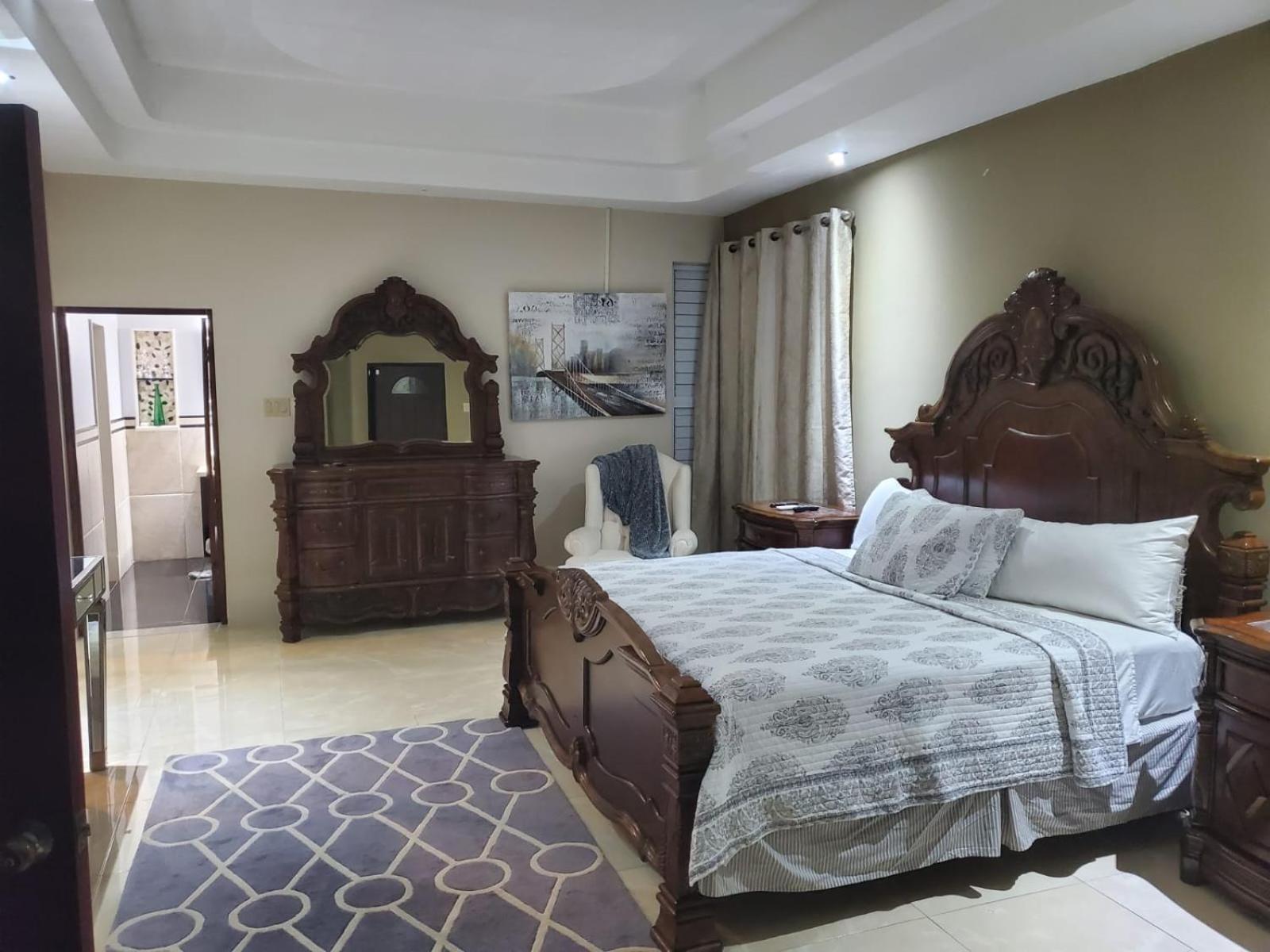 The Palms- Caribbean Estates -10 Minutes From The Beach- Gated Community Portmore Ngoại thất bức ảnh